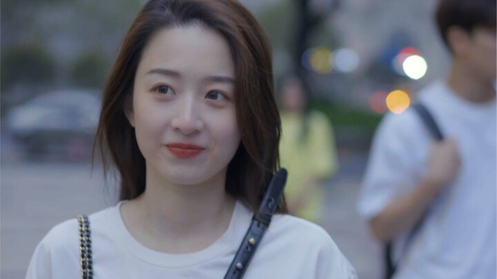 Điều may mắn nhất trên đời có lẽ chính là khi người bạn thích cũng tình cờ thích lại bạn.