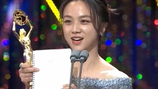 汤唯凭《分手的决心》获得第43届韩国青龙电影奖影后，发表获奖感言时提醒父母保护眼睛，期待汤唯带来更多优秀的角色和作品！