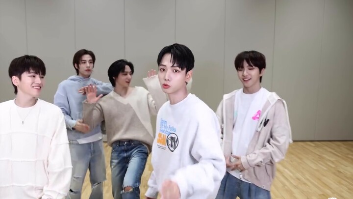 Siswa ruang latihan BOYNEXTDOOR 'But I Like You' bernyanyi dan berteriak klip bonus