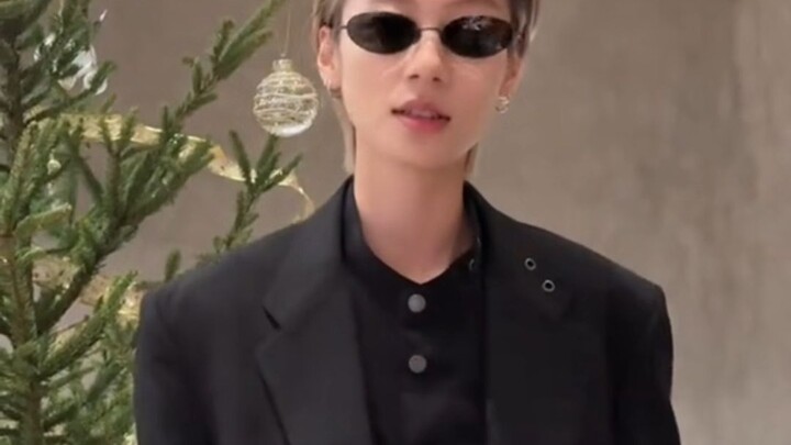 是去给喜欢的侄女做伴娘了吗？