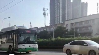 Sebelumnya ada taksi Chongqing, kini ada bus Wuhan—sungguh layak disebut sebagai "pesawat tempur di 