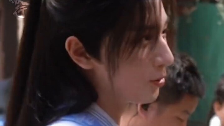 Xiao Se describes the look in the eyes of the senior brother as "just like an ignorant girl looking 