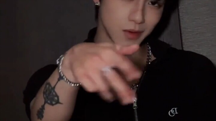 Kingston posted a TikTok—this is the dance she did for Leo before, so hot!