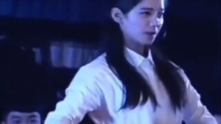 فيديو مضحك لـ Zhang Jingyi في المدرسة الثانوية، اترك بعض الملابس الداخلية للأميرة