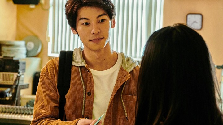 Hoa quả trái mùa luôn được bán với giá cao nhất, những hạnh phúc đã bỏ lỡ khiến người ta rơi lệ.