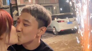 和媳妇来看烟花啦！