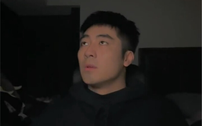 Kamu yang baru membaca dua halaman buku