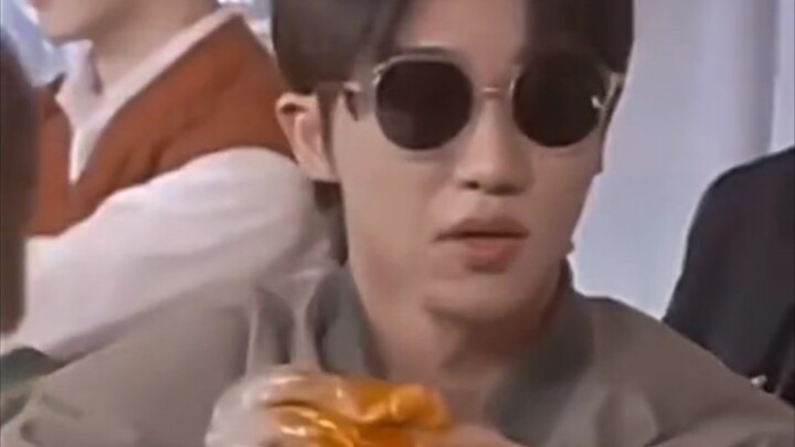 【徐明浩】明浩啊，看看你shua哥吧。这差别对待哈哈哈哈哈哈