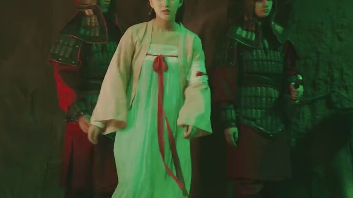 Vào tù mà như về nhà, nhai chân lợn, nhâm nhi xiên nướng...