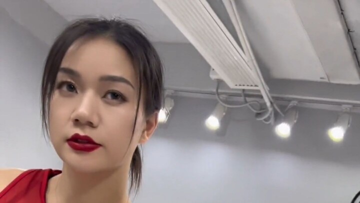 เพื่อนฉันเปลี่ยนคอปกสูงเป็นคอพับ
