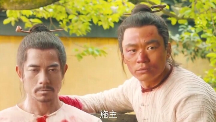 Sang guru hampir kehabisan napas; ilmu silat legendarisnya, Teknik Pukulan Monyet, ternyata tidak di