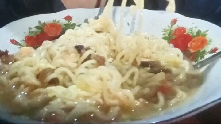 Asmr mukbang mie soto kulit ayam bakar