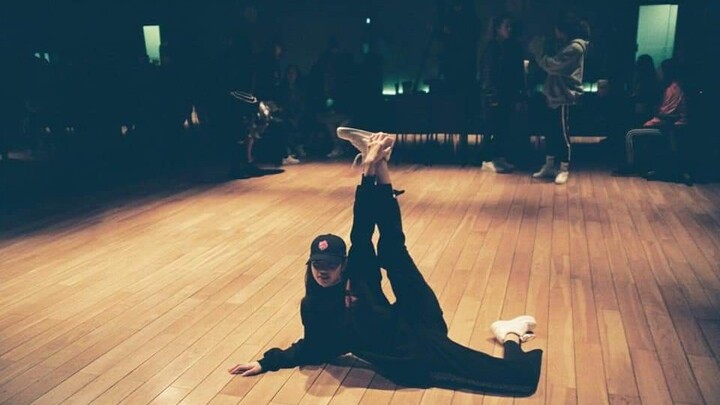 (LISA-SOLO DANCE) เขามาแล้วๆ เขามาเต้นพลิ้วๆ อีกแล้ว