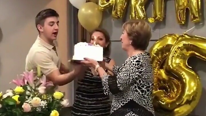 ไม่กลัวลำบาก ไม่กลัวเหนื่อย โชว์ความเจริญในสายตาคนอื่น แต่ต้องทนทุกข์หลังฉาก