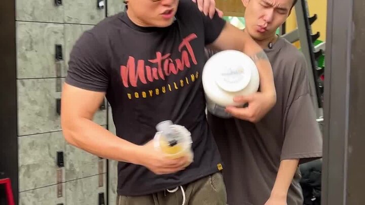 Hari itu aku ngakak nggak bisa nahan.