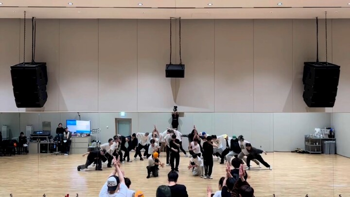 Phiên bản biên đạo múa "Siêu" của Seventeen