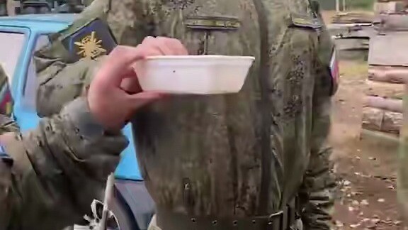 พิธีศพที่เคร่งขรึมและเป็นนามธรรมครั้งหนึ่ง