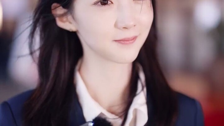 บางคนกำลังอ่านมุกตลก บางคนกำลังส่องกระจก~