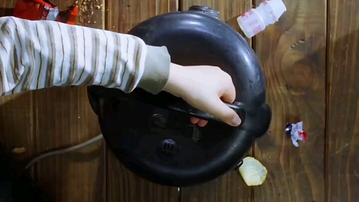 A man brings 11 women home, but his son only recognizes the “11th Mom”—a heartbreaking Korean film.