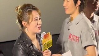 عندما رأت ما لي صورة لنفسها في شبابها، فزعت بشدة، وقالت إن سبب تحولها إلى هذه الشخصية "القوية" يعود