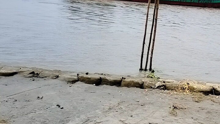 পদ্মা নদীর পাশে