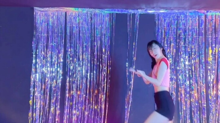 สาวอวบวัย 16 ปี ถ่ายรูปเซลฟี่กับความปังของ Lim Nayeon ได้ในช็อตเดียว!