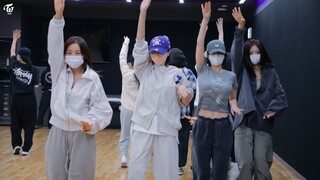 Thỏ: Sao mới bắt đầu vũ đạo đã có nhiều động tác thế này nhỉ