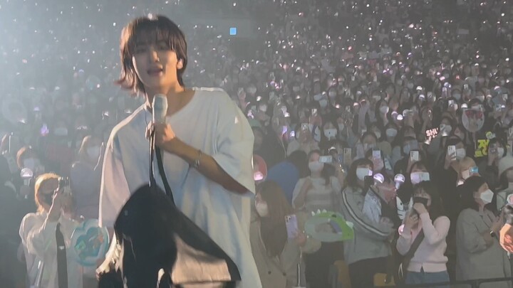 Hỏi Tịnh Hán xin kẹo, anh ấy vừa khóc vừa bảo hết rồi!