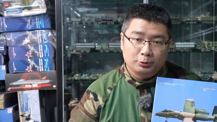 Evaluasi unboxing model paduan jadi dari pesawat serang A-10 Thunderbolt, yang penuh dengan daftar p