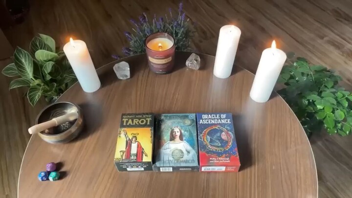 Thông điệp Vũ Trụ trong lúc này_ Điều bất ngờ trong tình yêu và công việc sắp tới- Xem tarot