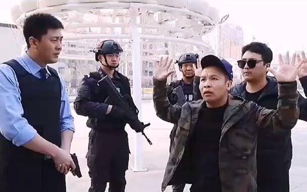 مجموعة مضحكة من فيديوهات شرطة سيبينغ، المتنمرون ليسوا مخيفين، المخيف هو أن يكون المتنمر جاهلاً، هذا 