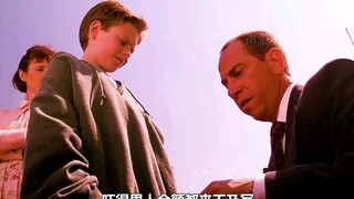 10岁的小男孩在银行取走百万现金 "