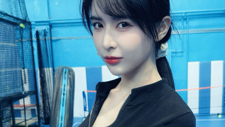 วันนี้สอนเพื่อนร่วมงานผู้หญิงเล่นเทนนิส