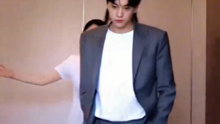 Chiều cao 1m90 đi đâu cũng như đang diễn catwalk #Điền Hỗ Ninh #1m90 #Bước đi mạnh mẽ #Tỏa khí chất 