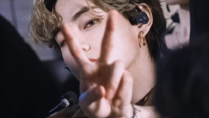 【Kim Taehyung】Khoảnh khắc thần thánh được tạo nên nhờ đạo diễn cắt nhầm cảnh, lại một lần nữa phải t