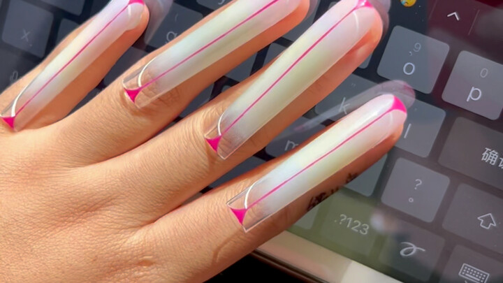 Móng tay xoay 360 độ, món đồ không thể thiếu của dân văn phòng!