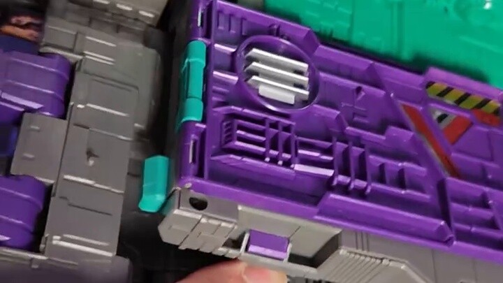 The Iron-Ankylosaurus can actually transform into a Capybara? !