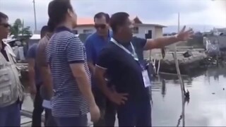 Thật ngượng ngùng! Khi giới thiệu chất lượng nhà ở tị nạn mới xây với thị trưởng Philippines, Qiao k