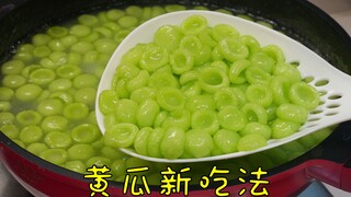 Cucumbers can be eaten this way too—each piece is crystal-clear, tangy, sweet, and incredibly appeti