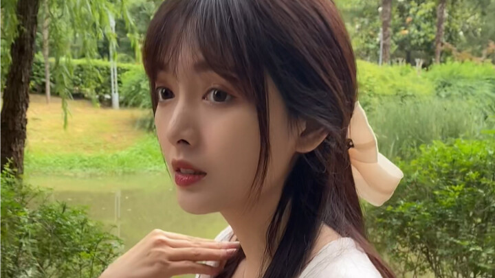 Hari ini ulang tahunku, sahabatku bersikeras menemani aku.