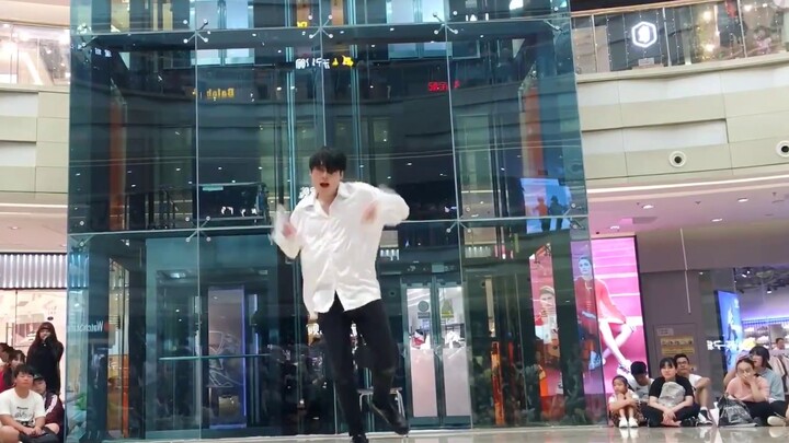 Xiamen Bernyanyi Siapa Menari KPOP Random Dance Game Min Buyu-"Serendipity＋LIE"