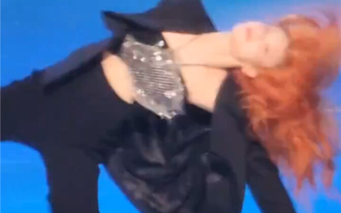 Lebih dahsyat daripada di panggung?! Di lokasi langsung menari River untuk penonton—aku benar-benar 