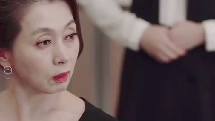 Putri mahal dari konglomerat yang selama ini selalu diintimidasi tiba-tiba berubah menjadi putri san