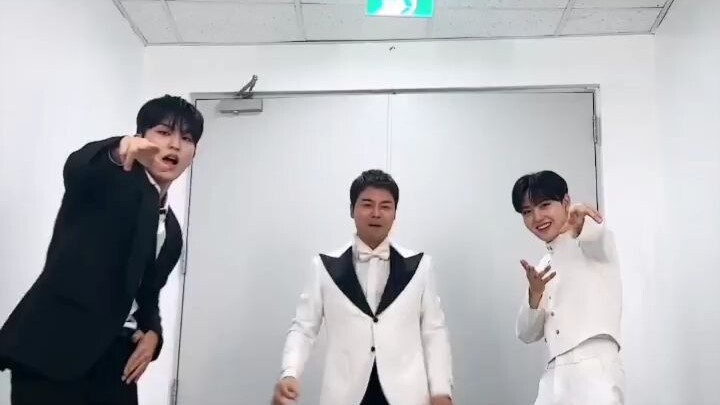 Thử thách nhảy "BOMB" của Jeon Hyun-moo x TREASURE's Kim Do-young và Park Yeon-woo