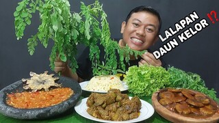 PUCUK DAUN KELOR + SAMBAL KENCUR + SEMUR JENGKOL + IKAN ASIN + NASI KENCUR + RENDANG ATI AYAM