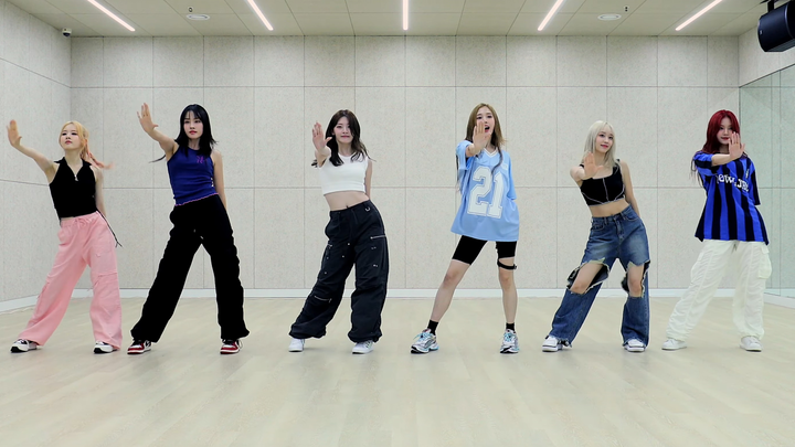 STAYC's new song "Bubble" - Dance Practice Version