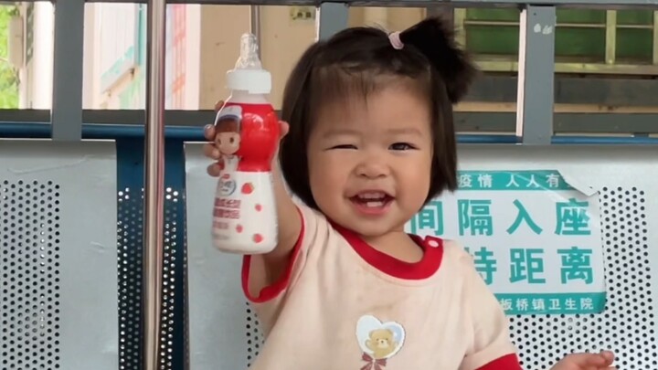Big brother has a fever, and little sister turns misfortune into fortune.