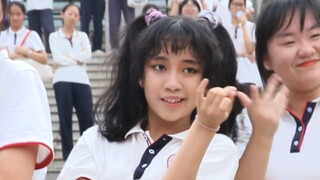 ภาพตรงที่สวยงามของงานรื่นเริงของสโมสรโรงเรียนมัธยมจงซานหมายเลข 1! Club Carnival Street Dance Club ae