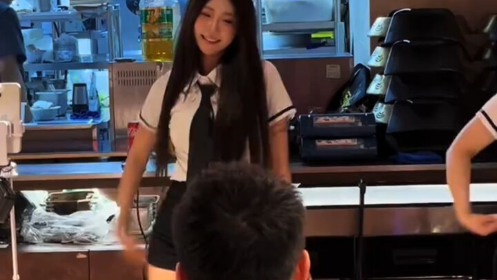 吃饭饭，哥们又被硬控了！