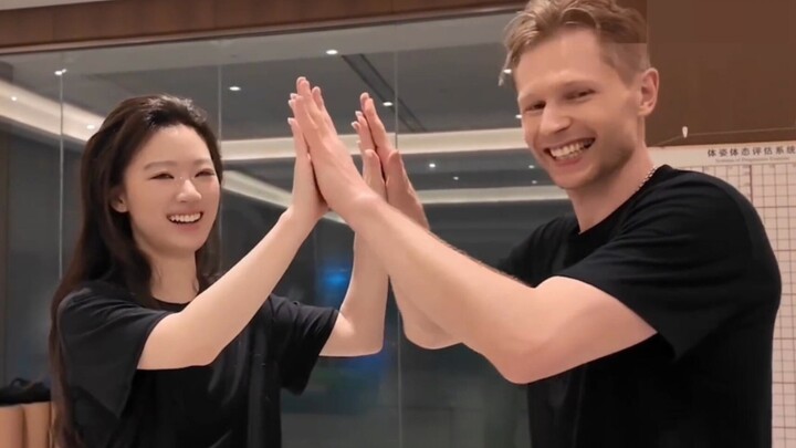 Dancer OLE.G and Dan Yichun’s “Dance Girl” rehearsal behind the scenes